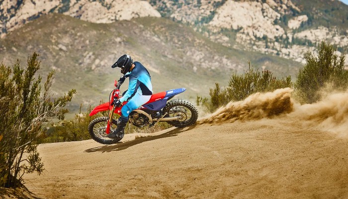 2027-crf450rx-product-page-zig-zag-01-1400-x-800