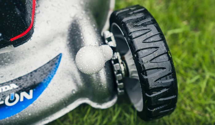 6 position cutting height adjustment